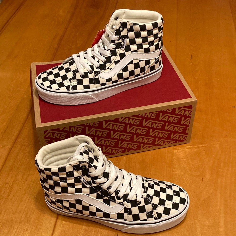 *NEW* Vans Fillmore hightop sneaker women’s size 8